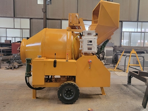 礦用濕噴臺(tái)車(chē)，礦用混凝土泵，礦用攪拌機(jī)發(fā)貨